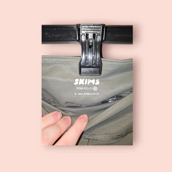 SKIMS PERFORMANCE HIGH-WAISTED 7/8 LEGGING Gunmetal AP-LEG-1805 Workout Active - Picture 3 of 4